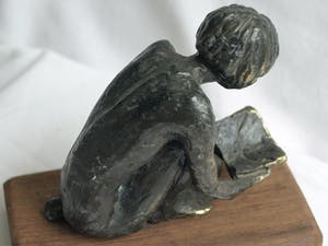 Astrid Veldhuyzen-Koppen - Bronzen leesbeeld / leesbeeldje , “Ontdekkingsreis“ - 2001 kopen? Bied vanaf 1!