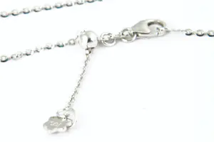 56 - Fijn 14Krt witgouden collier & (0.50ct) diamanten hanger met 2 smaragden kopen? Bied vanaf 360!