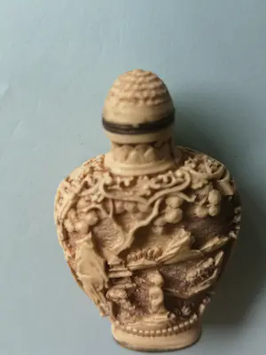 Niet of onleesbaar gesigneerd - Chinees Snuifflesje handgesneden kopen? Bied vanaf 1!