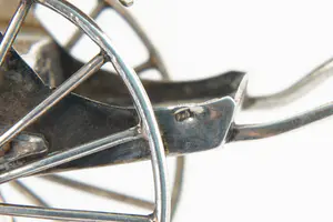 77 - Bijzonder mooi 2e gehalte (835/1000) Zilveren etagere / miniatuur "Riksja" kopen? Bied vanaf 34!