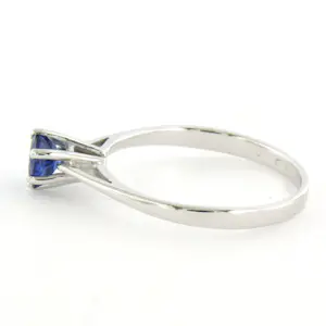 14k gouden solitaire ring met saffier tot. 0.38ct - 1.5 gram - ringmaat 17.25 kopen? Bied vanaf 165!