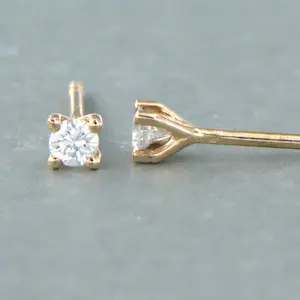 18k roodgouden oorknoppen bezet met briljant geslepen diamant 0.22ct kopen? Bied vanaf 300!