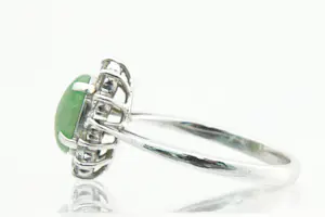 13 - Chique witgouden 14Krt dames ring met 0.50 crt diamant en groene edelsteen. kopen? Bied vanaf 380!