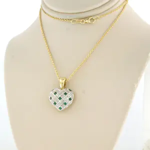 18k gouden collier met gouden hart hanger bezet met smaragd en diamanten kopen? Bied vanaf 575!