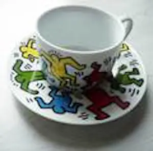 Keith Haring - Servies: 2 platte borden, 2 koffiekopjes en 1 espressokopje kopen? Bied vanaf 80!