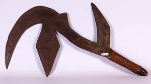 Kota - IJzeren werpmes en tevens betaalmiddel met koperen handvat kopen? Bied vanaf 1!