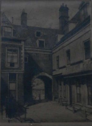 Dirk Harting - Ingelijste ets: Hofje kopen? Bied vanaf 39!