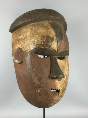 Dogon - 200379 - Old Tribal used African mask from the Salampasu - Congo. kopen? Bied vanaf 45!