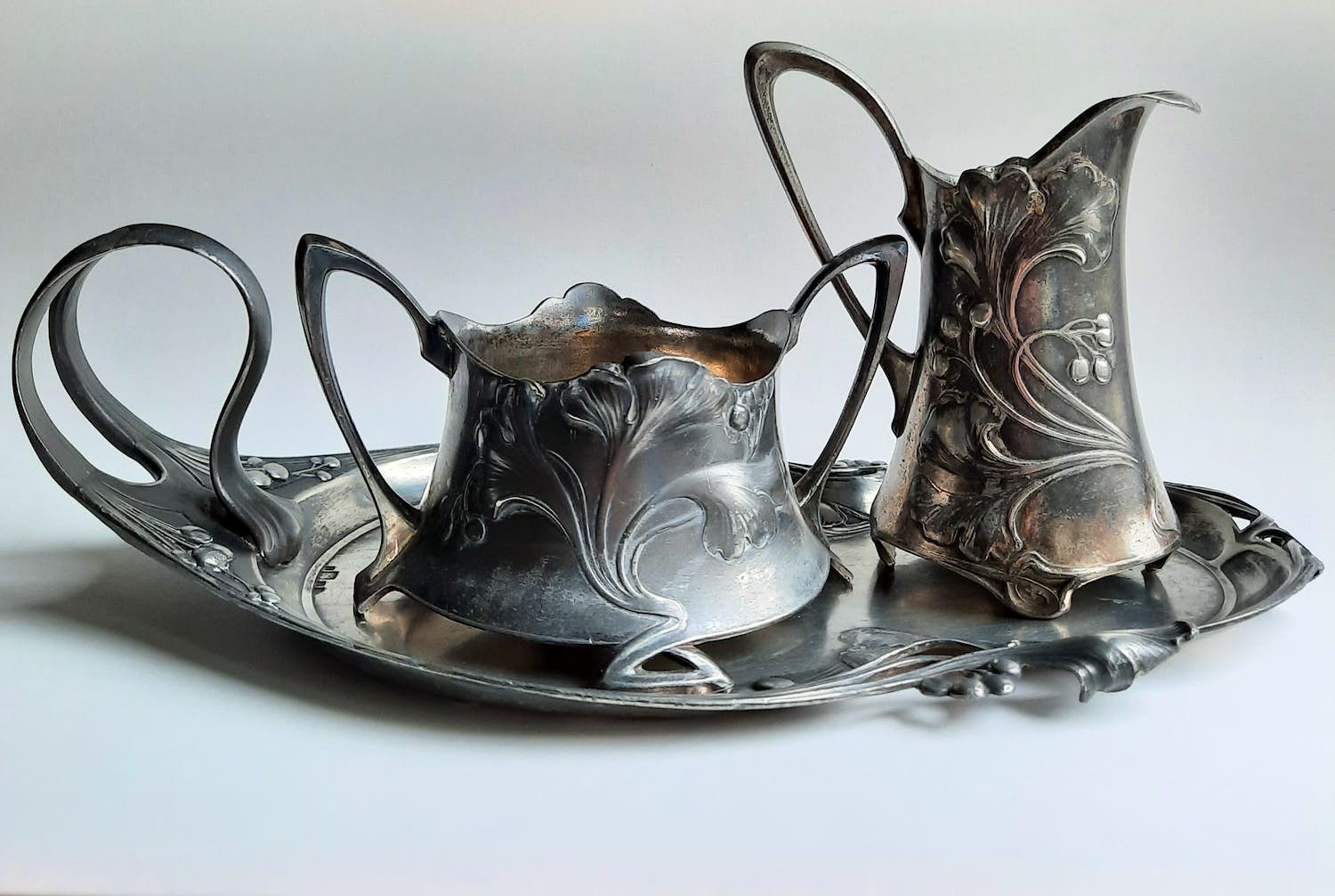 WMF - Jugendstil verzilverd melk en suikerstelletje met tableau verkocht voor € 95!