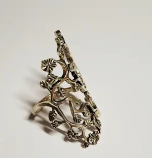 Vintage ring omgeven door Zwitsers Designer kopen? Bied vanaf 70!