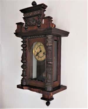 Goed lopende wandklok met engeltje verkocht voor € 1!