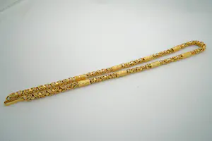 75 - 18 karaat geel gouden zwaar koningscollier met ronde tussen stukjes kopen? Bied vanaf 2820!