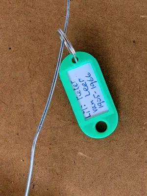 Lili Pieter van Leer - NAAKT ZITTEND AFGEBEELD kopen? Bied vanaf 100!