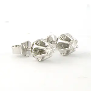 14k gouden solitair oorknoppen bezet met briljant geslepen diamant tot. 0,16ct kopen? Bied vanaf 220!