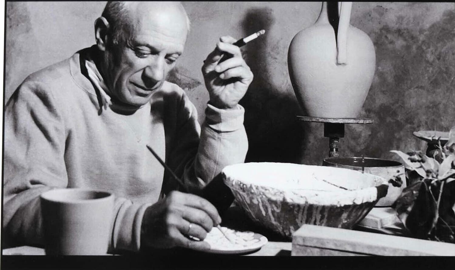 Lucien Clergue - Pablo Picasso in zijn atelier in Vallauris en France, 1949 kaufen? Bieten Sie von 1!