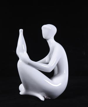 Royal Dux - Lot van twee porseleinen zittende vrouw-figuren kopen? Bied vanaf 50!