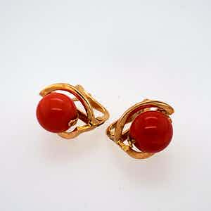 18kt gouden oorbellen met bloedkoraal-kralen, 4,53gr verkocht voor € 165!