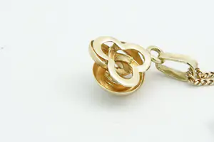 125 - Zeer fijn 14 Krt gouden gourmette collier met opengewerkte knoop hanger kopen? Bied vanaf 85!