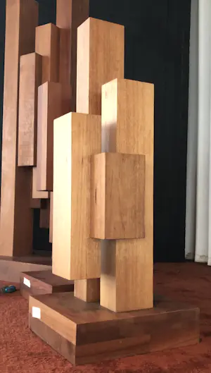 Jan Hoog - Houten architectonische sculptuur, Zonder titel (Groot) kopen? Bied vanaf 500!
