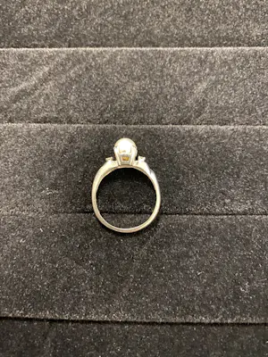 Witgouden ring bezet met parel en diamanten kopen? Bied vanaf 100!