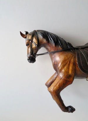 Curiosa - Steigerend Paard - Handgemaakt uit Leer- In fraaie staat (!) - IN PRIJS VERLAAGD kopen? Bied vanaf 29!