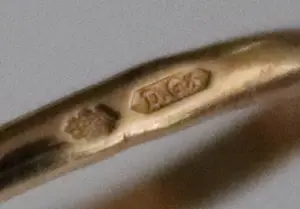 Buy Antieke 14 karaat gouden ring met granaat steen? Bid from 450!