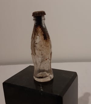 Niet of onleesbaar gesigneerd - Coca cola kopen? Bied vanaf 10!