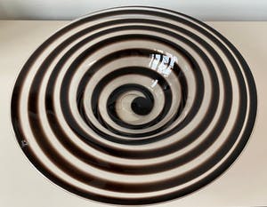 Niet of onleesbaar gesigneerd - Grote hand geblazen glazen schaal kopen? Bied vanaf 1!