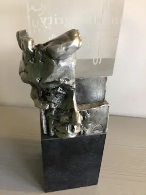 Buy Ad Haring - Sculptuur / Afstudeer plaat Erasmus Universiteit ..? Bid from 90!