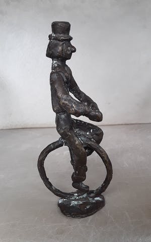 Siem Wardenaar - Bronzen beeld van een clown op eenwieler. kopen? Bied vanaf 45!