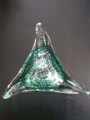 Niet of onleesbaar gesigneerd - Glazen Triangle met glasbelletjes. kopen? Bied vanaf 1!