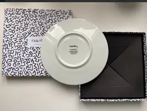 Keith Haring - porseleinen verzamelbord Ligne Blanche handgeschilderd wit/zwart Limited Edition kopen? Bied vanaf 150!