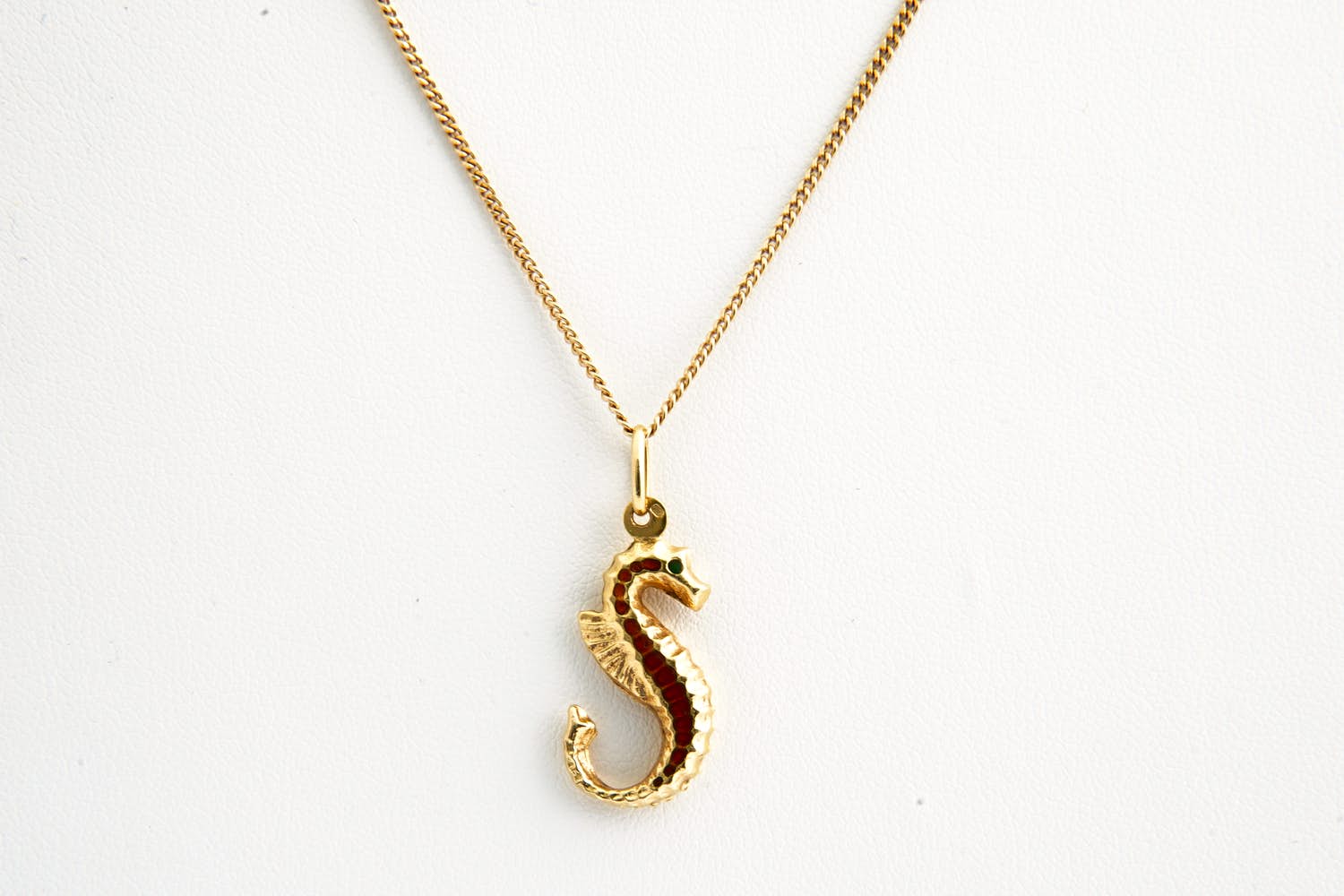 30- Fijn 14 krt  gouden gourmette collier met 18 krt gouden hanger "zeepaardje" kopen? Bied vanaf 170!