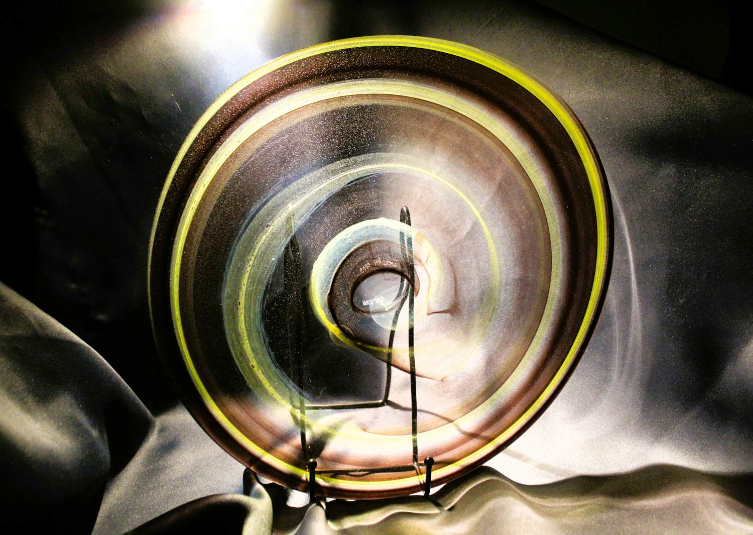 Royal Leerdam - Handgemaakte glazen schaal van Royal Leerdam, gesigneerd door Fred Boy, 2009 verkocht voor € 100!