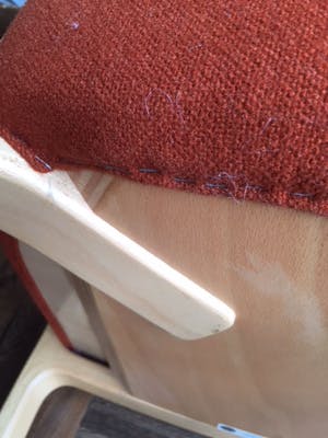 Magnus Olesen - Denemarken: Vier beukenhouten stoelen brique zitting en rugleuning kopen? Bied vanaf 150!