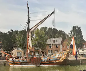 Niet of onleesbaar gesigneerd - Arie Kievit | 'Hellevoetsluis' kopen? Bied vanaf 1!