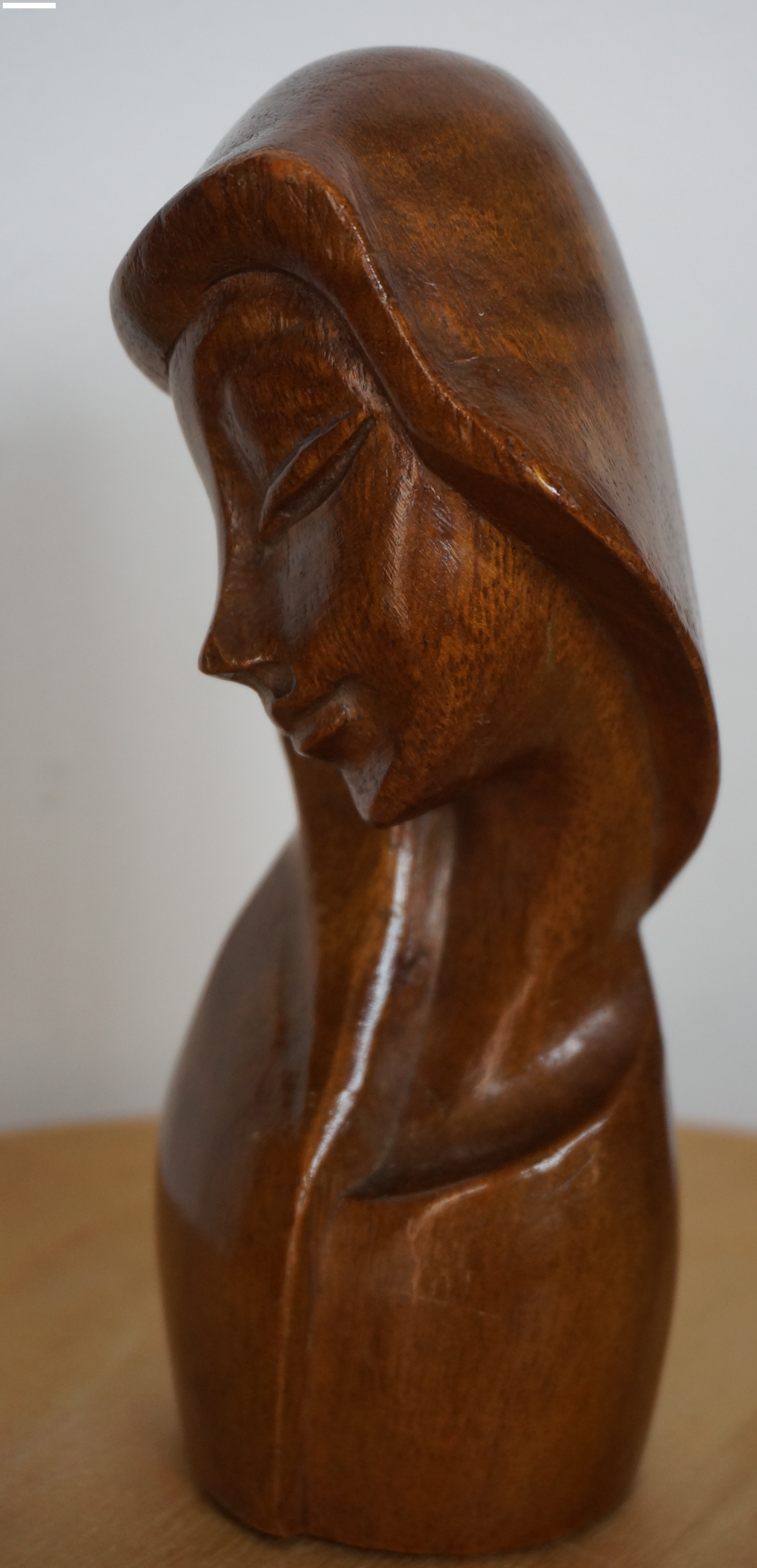 Niet of onleesbaar gesigneerd - Vrouwenkopje (Madonna?) kopen? Bied vanaf 1!