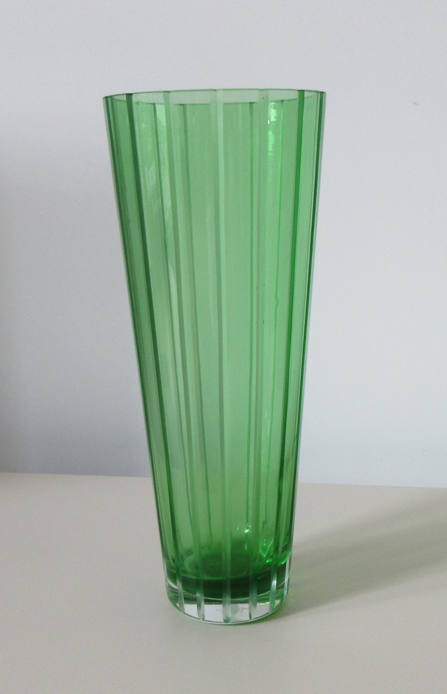 Hutschenreuther Groen glazen vaas met geslepen banen verkauft! Den
