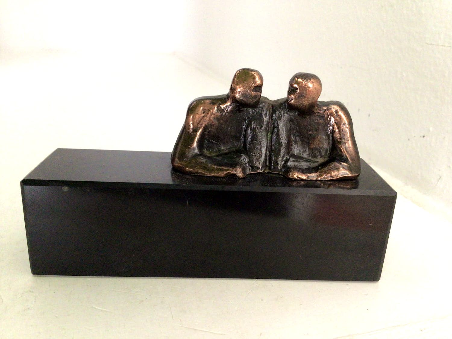 Corry Ammerlaan - Sculptuur “ IN OVERLEG “ kopen? Bied vanaf 1!