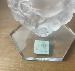Rene Lalique - Tischleuchte mit Vögeln, gefrostetes Glas kopen? Bied vanaf 490!