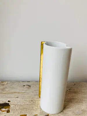 Gerold Porzellan - Op Art Gerold Porzellan witte vaas met gouden rand, jaren 60ig kopen? Bied vanaf 40!