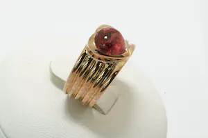 07 - Exclusieve 9Krt rosé gouden ring met grote cabochon geslepen steen kopen? Bied vanaf 230!