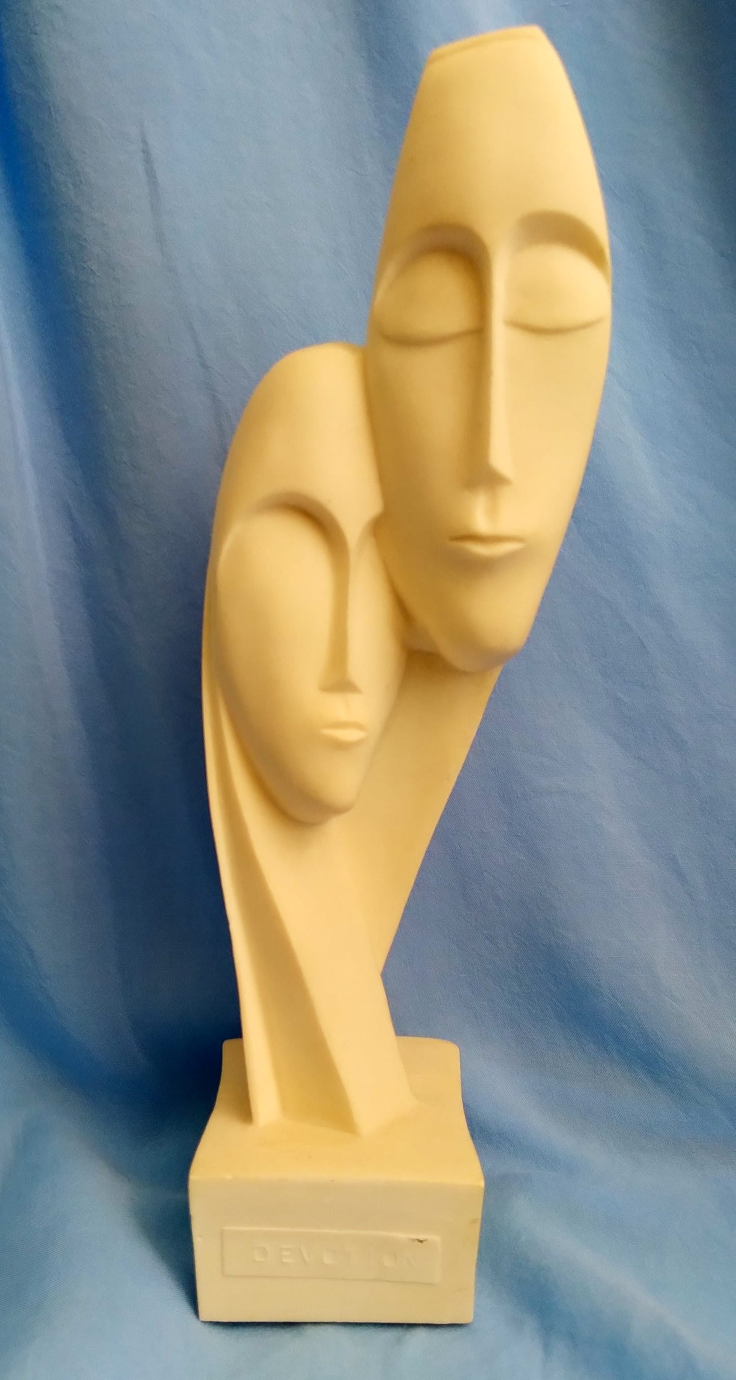 Niet of onleesbaar gesigneerd - Ontroerend beeld van toewijding, albast kopen? Bied vanaf 1!