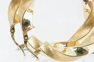 10 -  Elegante set 18 karaats geel-gouden "gedraaide" oorhangers - groot model kopen? Bied vanaf 170!