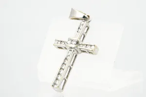 Fijn Wit-gouden 14 karaats Kruis/Crucifix hanger - met diamant - 0.20ct kopen? Bied vanaf 130!
