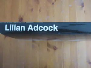 Lilian Adcock - Meisjesfiguur kopen? Bied vanaf 18!