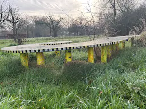 Gertie Janssen - bijzondere gele bank kopen? Bied vanaf 300!