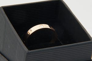 2015 - originele CARTIER 18kt rosé-goud "love collection" screw ring mt diamant kopen? Bied vanaf 430!