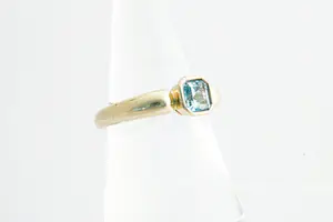 185 -  14 Krt gouden dames ring met licht-blauwe edelsteen - kleine maat! kopen? Bied vanaf 90!