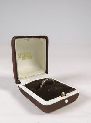 14K Goud - Witgouden alliancering bezet met 22 briljanten kopen? Bied vanaf 250!